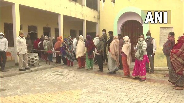 Assembly Election Live: 3 વાગ્યા સુધી પંજાબમાં 49.81% મતદાન અને યુપીમાં 48.81% મતદાન