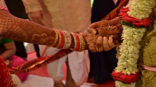 સ્વપ્નમાં ફૂલોની માળા જોવી