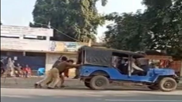 પોલીસકર્મીની કારને નુકસાન