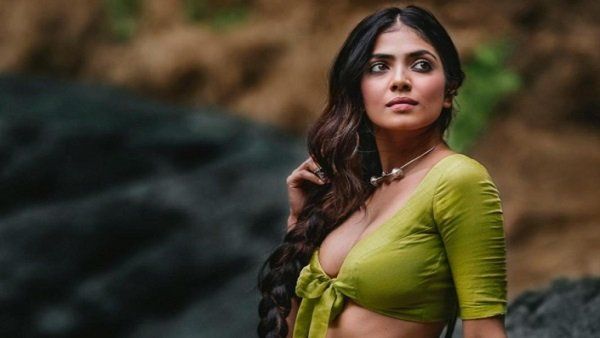 માલવિકા આગામી ફિલ્મમાં ધનુષ સાથે જોવા મળશે માલવિકા આગામી ફિલ્મમાં ધનુષ સાથે જોવા મળશે