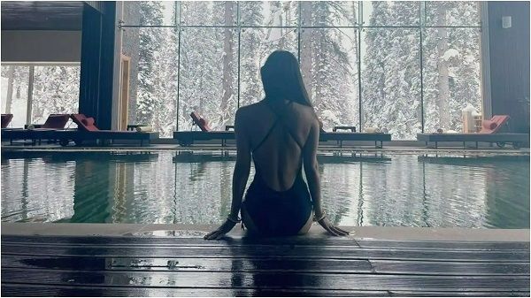 ગ્લેમરસ અને હોટ લાગી રહી છે