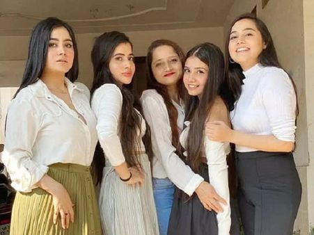 ઉર્ફીનો પરિવાર