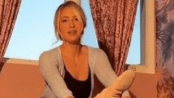 છોકરી એડલ્ટ સાઇટ પર એક્ટિવ હતી