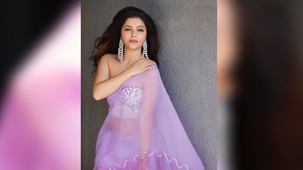 ફેન્સ પ્રેમ વરસાવી રહ્યા છે