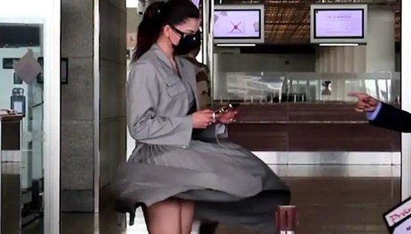 ઉર્વશીનું સ્કર્ટ હવામાં ઉડ્યુ