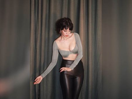 કોણ છે રિતિક રોશનની મિસ્ટ્રી ગર્લ સબા આઝાદ? કોણ છે રિતિક રોશનની મિસ્ટ્રી ગર્લ સબા આઝાદ?