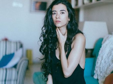 સબા આઝાદનો સ્ટાઇલિશ લુક સબા આઝાદનો સ્ટાઇલિશ લુક