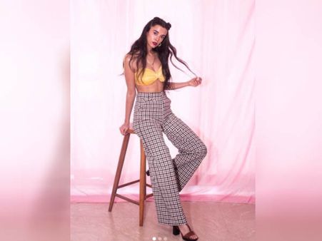 સબા આઝાદ બોલ્ડ લુકમાં સબા આઝાદ બોલ્ડ લુકમાં