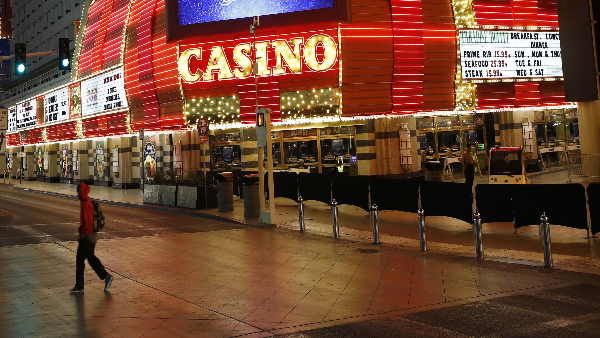 લગ્નની આખી રાત કેસિનોમાં જુગારમાં વિતાવી લગ્નની આખી રાત કેસિનોમાં જુગારમાં વિતાવી