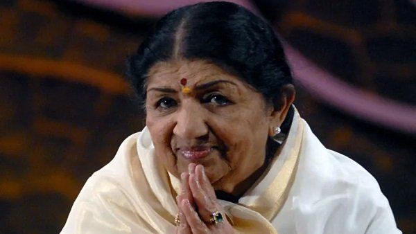 હોસ્પિટલમાં ભરતી થવાના 4 દિવસ પહેલા લતા મંગેશકરે કર્યુ હતુ છેલ્લુ ટ્વિટ, નવા વર્ષે પિતાને કર્યા યાદ