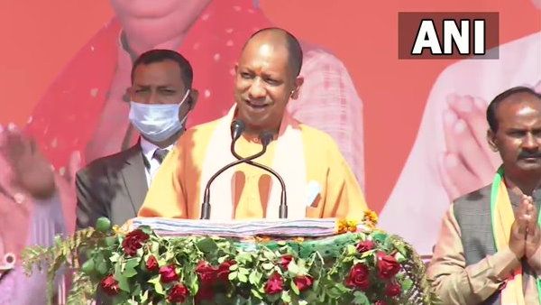 CM યોગીએ ઝાંસીમાં SP પર પ્રહારો કર્યા