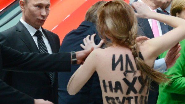 શરીર પર લખ્યો આ સંદેશ