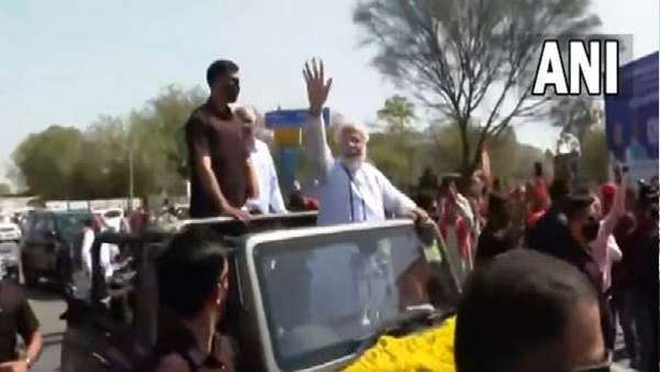 PM મોદીનો બીજો દિવસે ગાંધીનગરમાં રોડ શો, રક્ષાશક્તિ યુનિવર્સિટીના નવા સંકુલનુ કર્યુ લોકાર્પણ