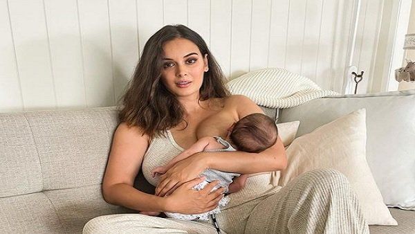 Pics: એવલિન શર્માએ ફરીથી શેર કર્યો બ્રેસ્ટ ફીડિંગનો ફોટો, કહ્યુ - 'રોજેરોજ, બધા દિવસ'