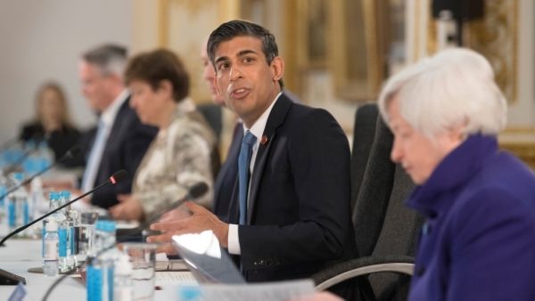 સસરા નારાયણ મૂર્તિ અને પત્નીનો છે રશિયામાં વેપાર, ઈંફોસિસ પર ઘેરાયા બ્રિટનના નાણામંત્રી ઋષિ સુનક