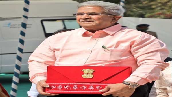 નાણામંત્રીએ 2.43 લાખ કરોડનુ બજેટ કર્યુ રજૂ, સ્કૂલોને મૉડર્ન બનાવવા 10 હજાર કરોડની ફાળવણી