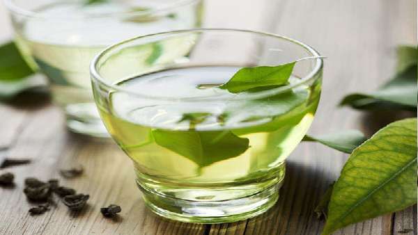ગ્રીન ટીના પત્તાને પાણીમાં લાંબા સમય સુધી છોડવા ગ્રીન ટીના પત્તાને પાણીમાં લાંબા સમય સુધી છોડવા