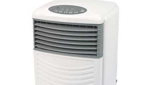 પંખાના બ્લેડને ભીના કપડાથી સાફ કરો