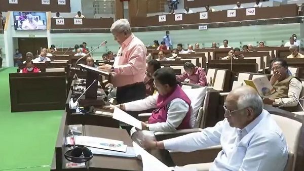 ગુજરાતના બજેટમાં કોઈ નવી જાહેરાત નહીં: મહિલા, શિક્ષણ ઉપર ફોકસ, નર્મદાની જોગવાઈ 17 ટકા ઘટાડાઇ