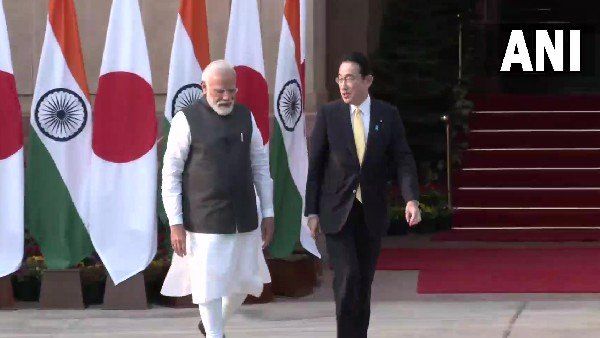 દિલ્હી: પીએમ મોદીએ જાપાનના વડાપ્રધાન ફુમિયો કિશિદા સાથે મુલાકાત કરી, દ્વિપક્ષીય વાટાઘાટોમાં ભાગ લેશે
