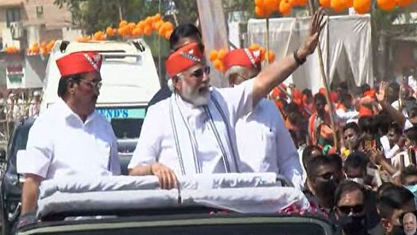 PM Modi Raod Show Live: પીએમ મોદીનો સતત બીજા દિવસે રોડ શો, ચુસ્ત પોલિસ બંદોબસ્ત