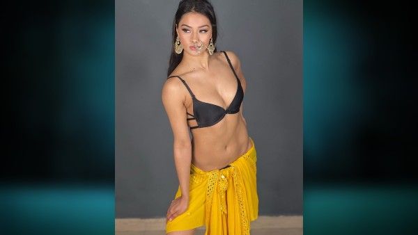 બ્લેક બિકીનીમાં દેશી તડકો માર્યો