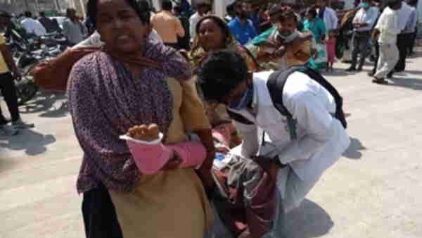 આગ્રા: SN Medical Collegeની નવી સર્જરી બિલ્ડિંગમાં લાગી આગ, દર્દીઓને ઉઠાવીને દોડ્યા એટેન્ડસ