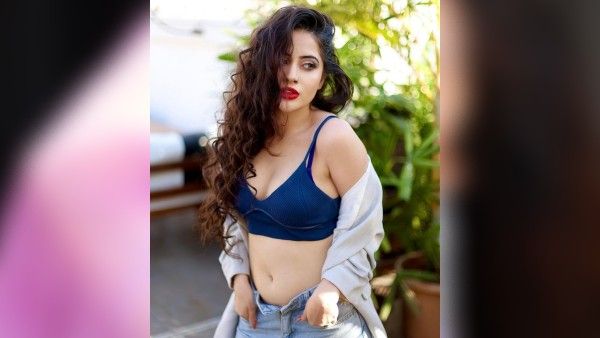 ઉર્ફીએ જીન્સનું બટન ખોલ્યું