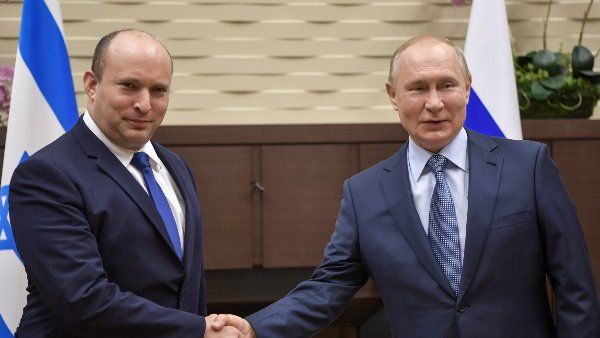 પુતિનને મળવા મૉસ્કો પહોંચ્યા ઈઝરાયેલી PM, યુક્રેન સંકટ પર થઈ વાતચીત