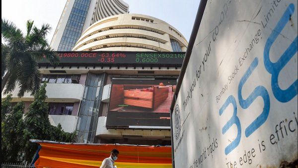 રશિયા-યુક્રેન સંકટ વચ્ચે શેર બજારમાં ભારે કડાકો, સેંસેક્સ-નિફ્ટી લગભગ 2% તૂટ્યા