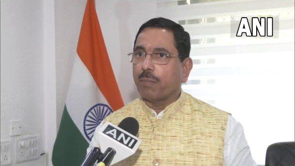 AAPએ કર્યો કોલસાની કમીનો દાવો તો ભડક્યા કોલસા મંત્રી પ્રહલાદ જોશી, કહ્યુ - 'આ પાર્ટી જ જૂઠ્ઠી છે...'