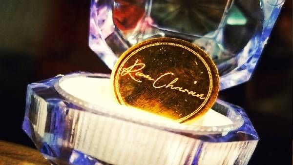 સિક્કા પર લખ્યુ રામ ચરણનુ નામ સિક્કા પર લખ્યુ રામ ચરણનુ નામ