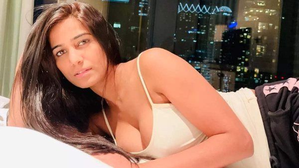 શિવમ સાથે ખુલ્લામાં નહાઈ