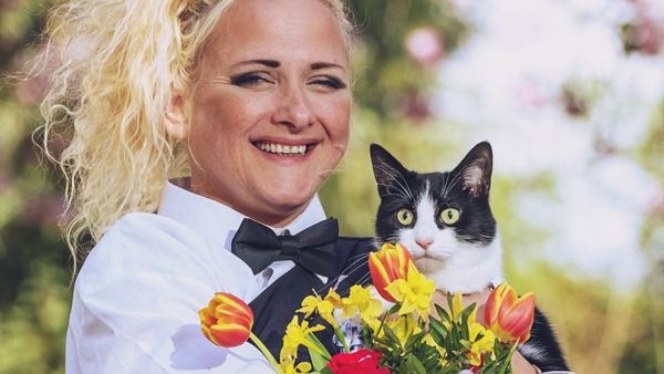 પ્રાણીપ્રેમી મહિલાએ કર્યા પાલતુ બિલાડી સાથે લગ્ન, કારણ જાણીને થશે આશ્ચર્ય