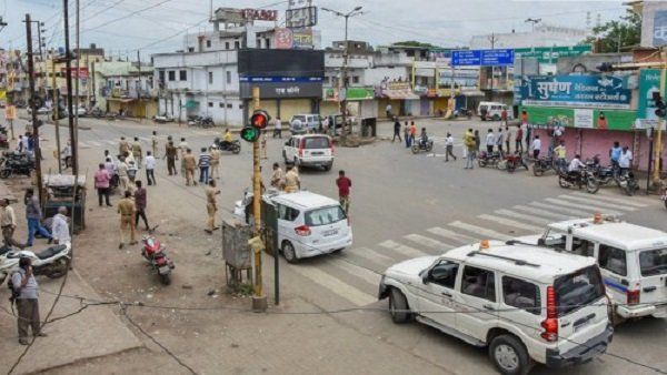 મુંબઇમાં સૌથી પહેલા મરાઠી ભાષામાં હશે દુકાનોના નામ, BMCએ આપ્યો આદેશ