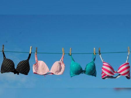 પ્રથમ હૂકમાં બ્રા પહેરવી