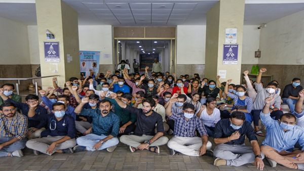 ડૉક્ટરોની હડતાળને કારણે 1500 સર્જરી અટકી, અમદાવાદ સિવિલ હોસ્પિટલમાં પરિસ્થિતિ વિકટ