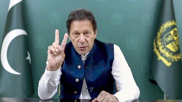 પાકિસ્તાનના લોકતંત્રનો બન્યો મજાક, ખરીદાઇ રહ્યાં છે સાંસદ: ઇમરાન ખાન