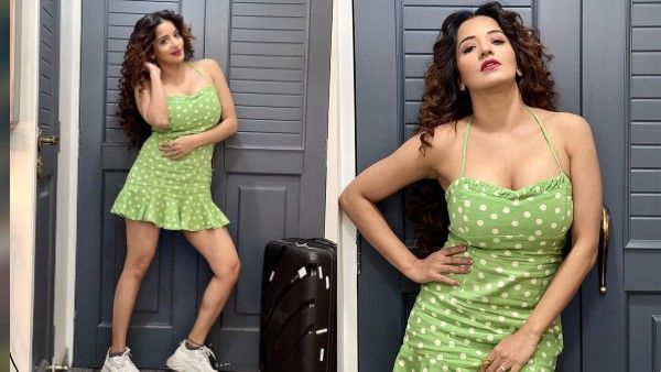 મોનાલિસા ખૂબ જ હોટ લાગી રહી છે