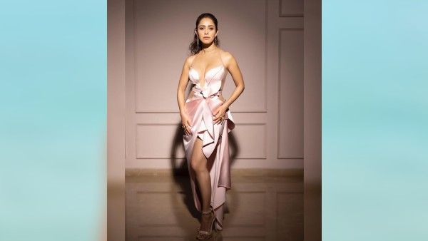 નુસરતના નવા લુકે ફેન્સને ઘાયલ કર્યા નુસરતના નવા લુકે ફેન્સને ઘાયલ કર્યા