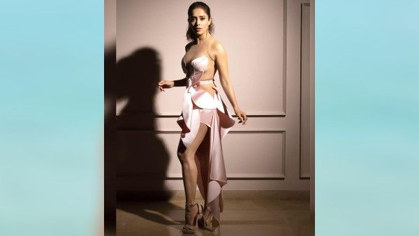 ફેન્સ કમેન્ટ કરી રહ્યા છે ફેન્સ કમેન્ટ કરી રહ્યા છે