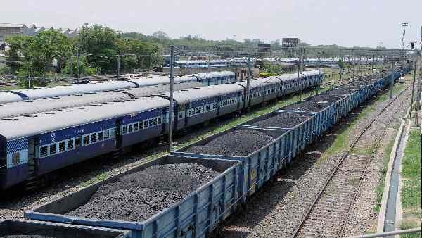 દરરોજ કોલસાના 400 થી વધુ રેક લોડ થાય છે