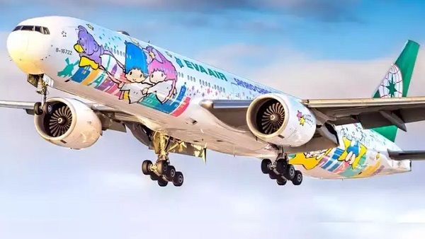 ઈવા એર - હેલો કીટી થીમ