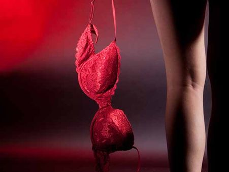 બ્રા વગર રહેવું કેટલુ ફાયદાકારક? જાણો શું છે તેના ફાયદા-નુકસાન!