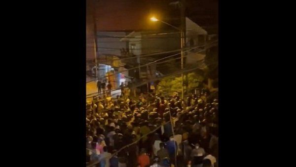 આર્થિક તંગી સામે ઝઝૂમી રહ્યુ છે શ્રીલંકા, મોટી સંખ્યામાં રાષ્ટ્રપતિના ઘરની બહાર એકઠા થયા પ્રદર્શકારી