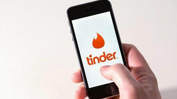 બનાવટી બર્થડે પર બધી ડેેટ