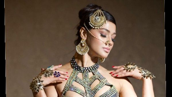 ભોજપુરી અભિનેત્રી નમ્રતા મલ્લાએ દેસી બિકીનીમાં કરાવ્યુ સૌથી હૉટ ફોટોશૂટ, જુઓ Video