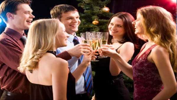 પોતાના પાર્ટનરની ગેરહાજરી માટે દર વખતે બહાના બનાવવા પોતાના પાર્ટનરની ગેરહાજરી માટે દર વખતે બહાના બનાવવા