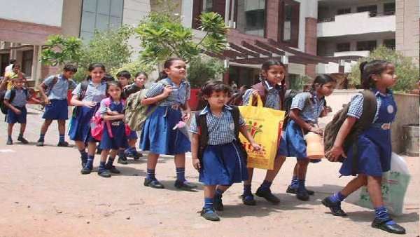 દિલ્લીની ખાનગી શાળાઓ પર કસાયો ગાળિયો, કોઈ ખાસ દુકાનેથી પુસ્તકો અને યુનિફૉર્મ લેવા માટે નહિ પાડી શકો ફરજ