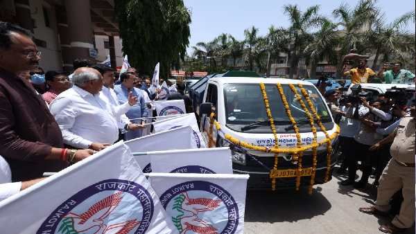 મુખ્યમંત્રી ભૂપેન્દ્ર પટેલે RMC હેડક્વાર્ટરની મુલાકાત લીધી, કોર્પોરેટરો સાથે સમીક્ષા બેઠક કરી